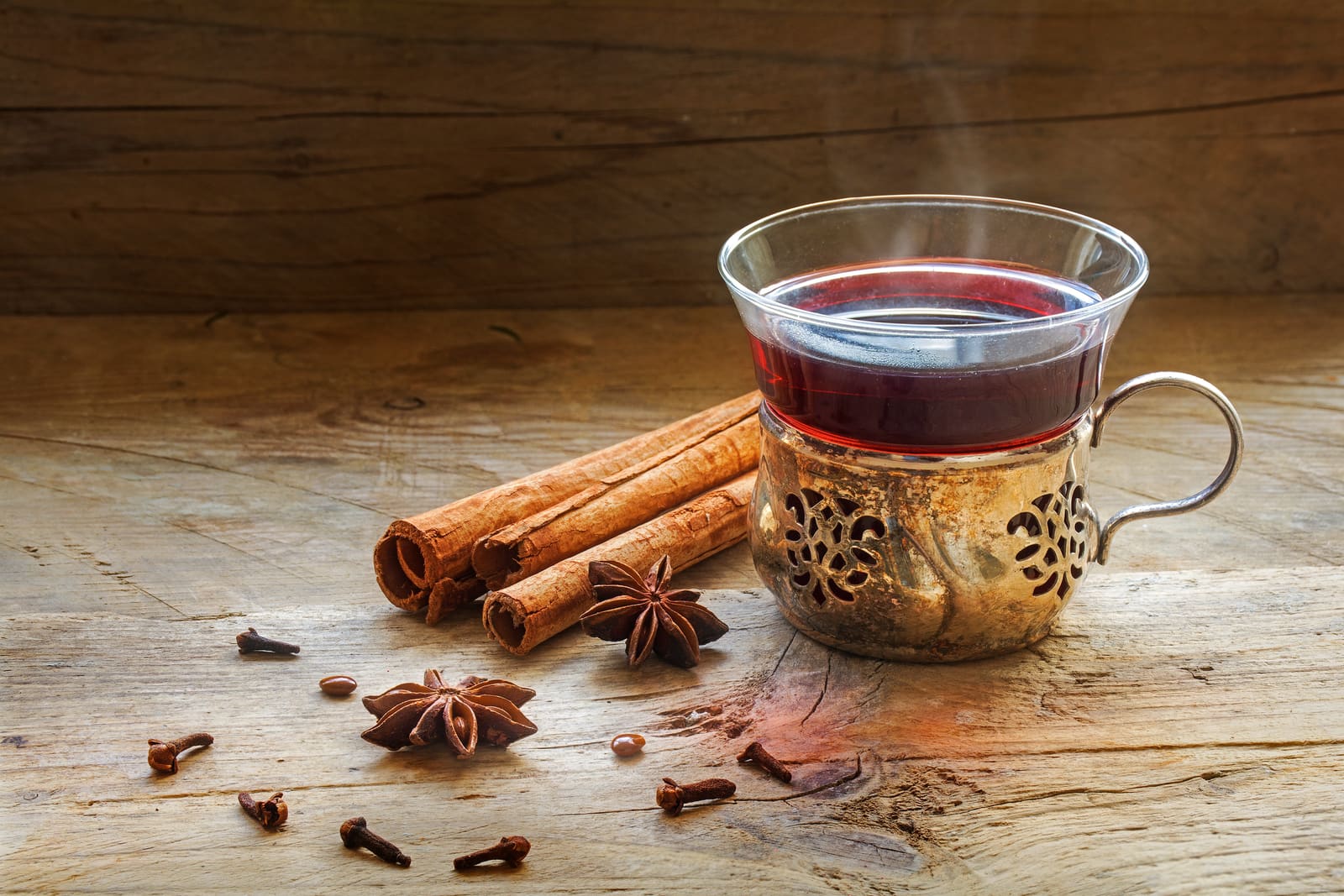 A glass of mulled wine with cinnamon sticks, star anise and cloves