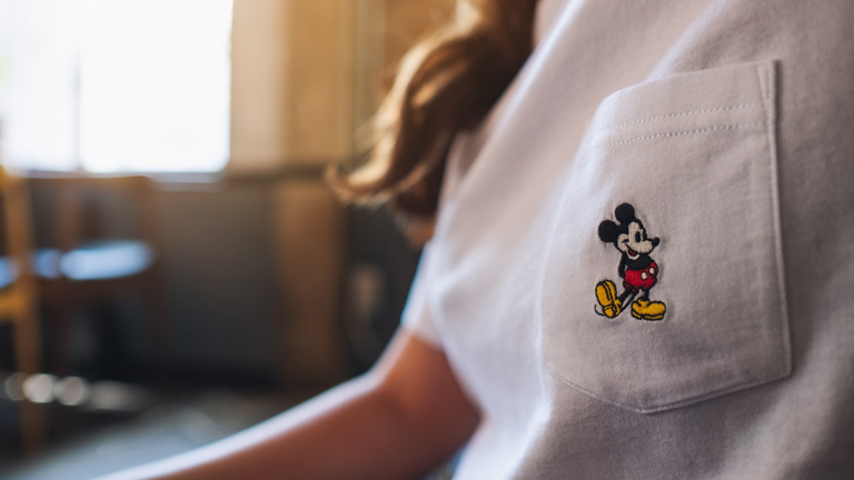 28 geniales regalos para mujeres que aman a Disney