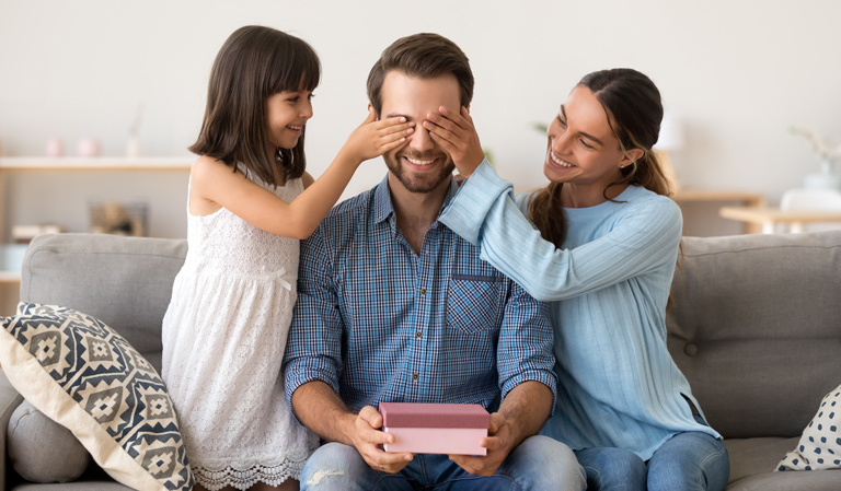 25 Einzigartige Geschenke für Männer, die ihn glücklich machen