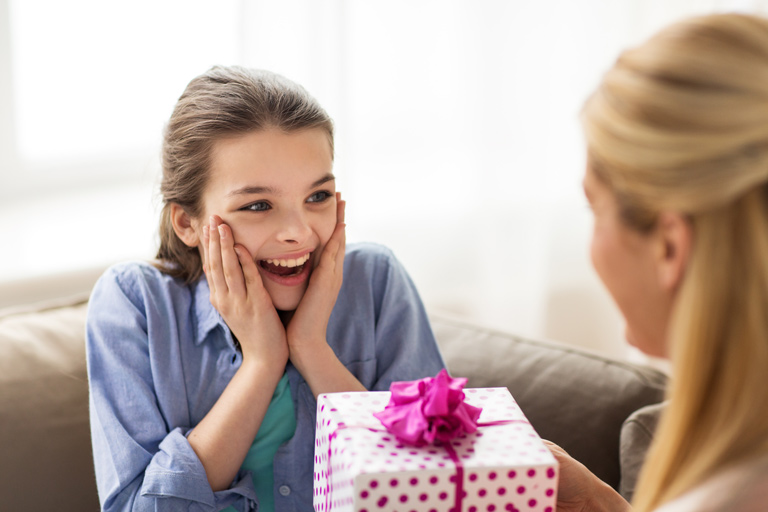29 coole Geschenke für jugendliche Mädchen, die es lieben, modisch zu sein