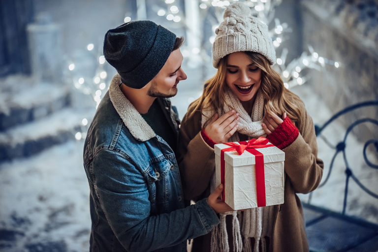 28 increíbles regalos de Navidad para tu novia que le encantarán