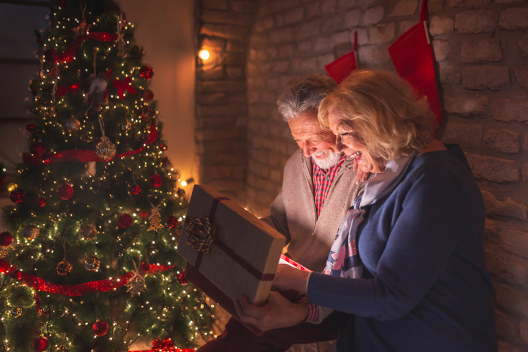 27 Regali di Natale per i Tuoi Genitori che Useranno Davvero