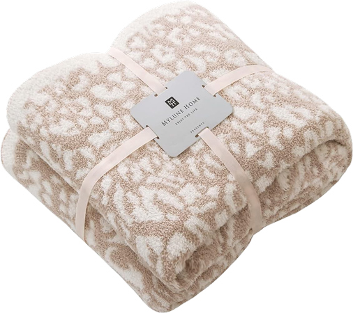 Ultra-Soft Leopard Statement Throw for Teen Spaces