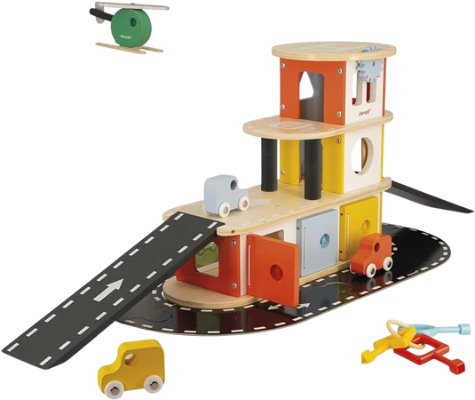 Garaje de Madera con Ascensor Funcional